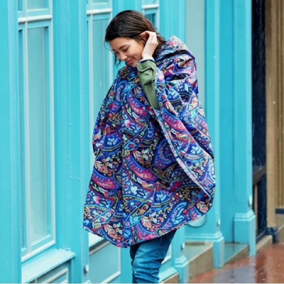 Vera Bradley Jackets & Blazers - Vera Bradley Rain Poncho / Packable Raincoat - Vibrant Paisley Print one size
